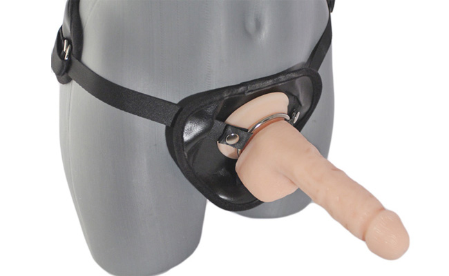 Squirting Strap On Dildo Review: For Your Kinky Play
